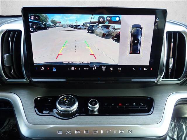 Used 2025 Ford Expedition Platinum image 18