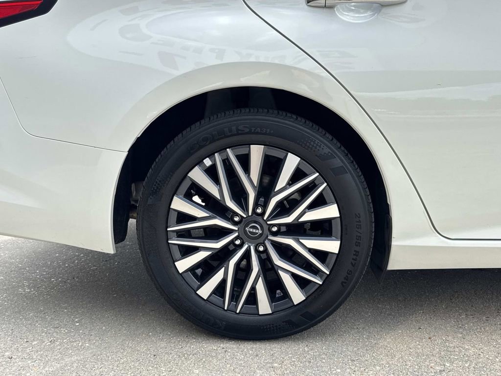 Used 2025 Nissan Altima 2.5 SV FWD image 15