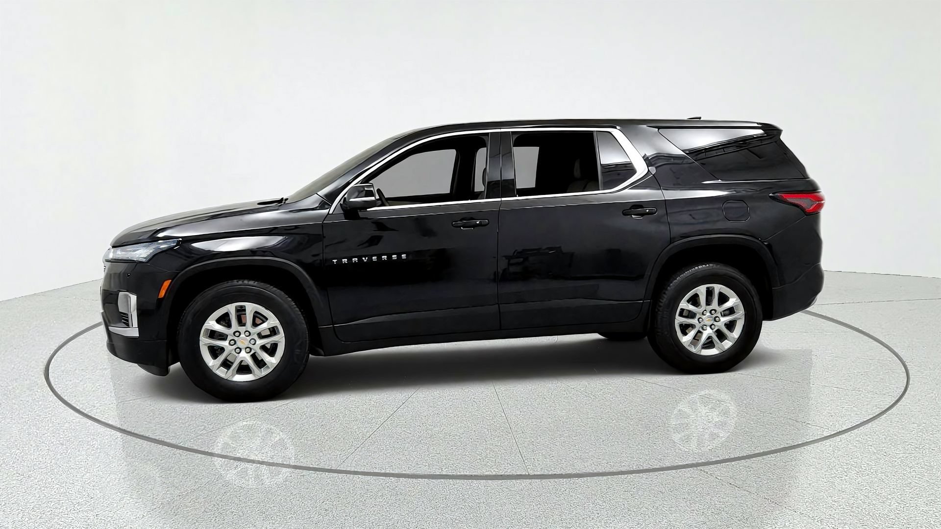 Certified 2024 Chevrolet Traverse LS w/ Safety Package AWD/4WD image 2
