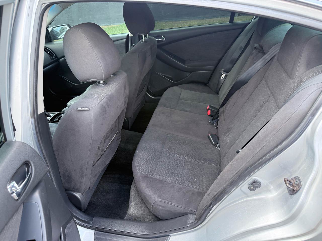 Used 2010 Nissan Altima 2.5 S FWD image 9
