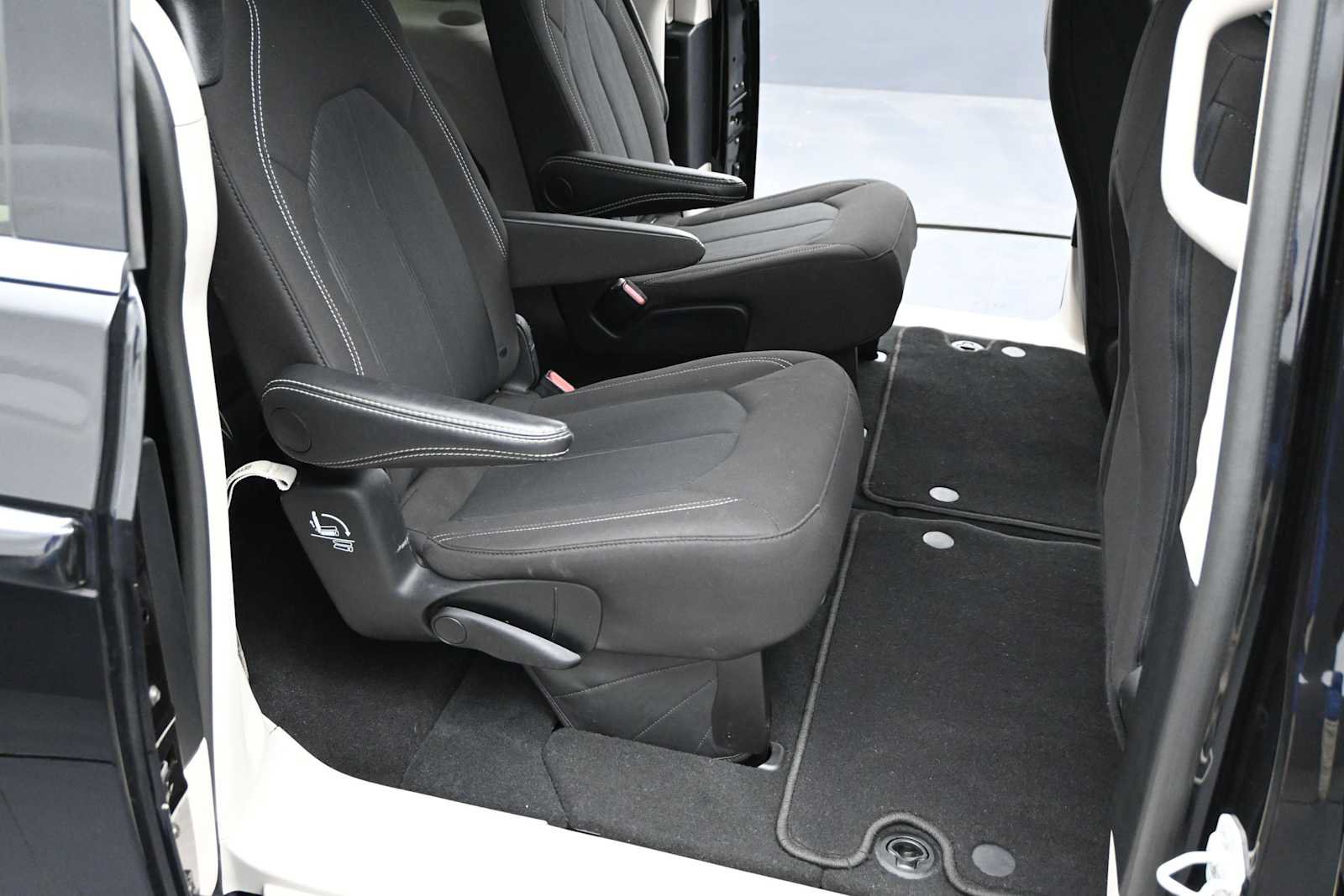 Used 2024 Chrysler Voyager LX FWD image 15
