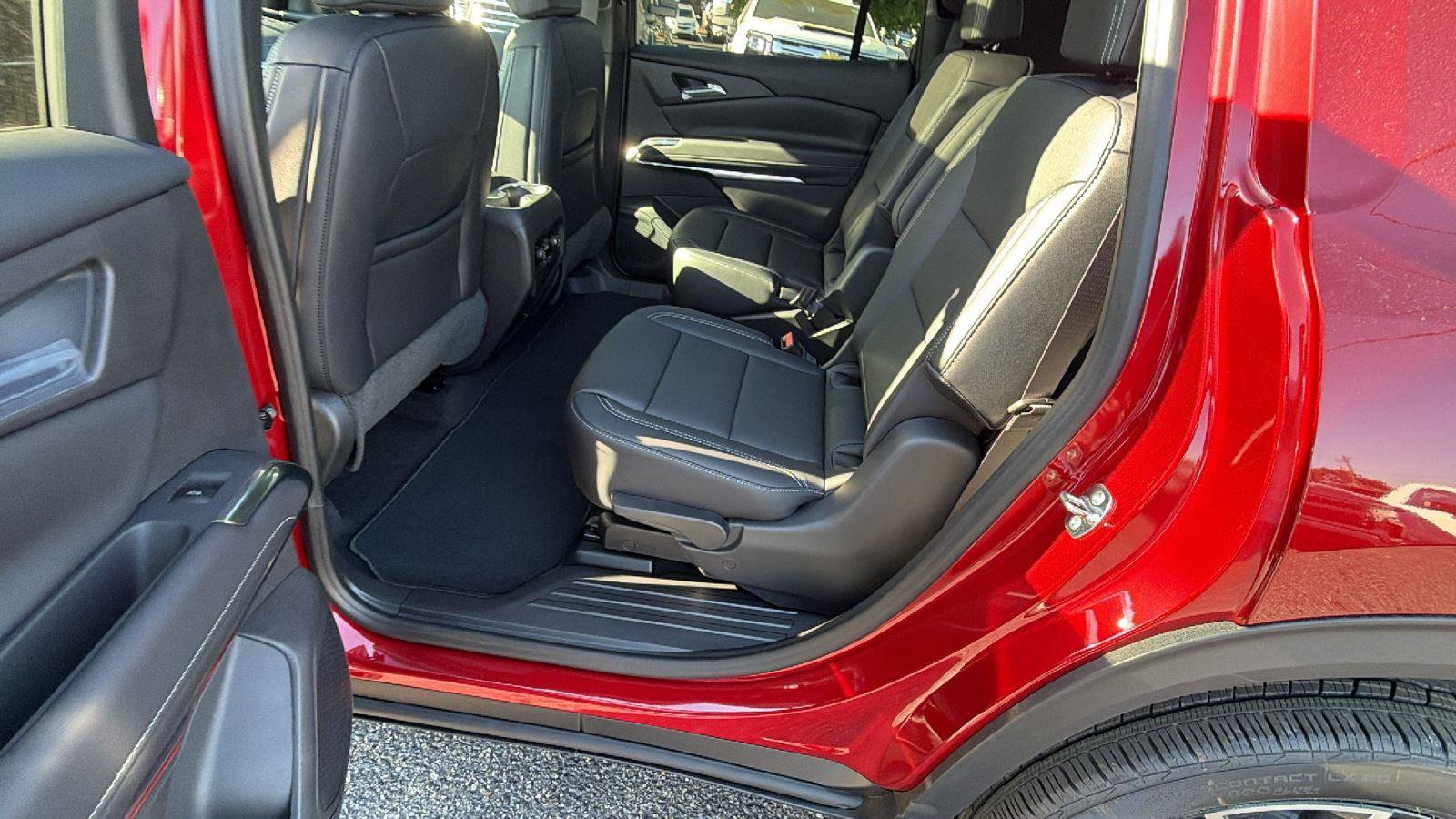 New 2026 Chevrolet Traverse LT w/ Sun and Wheel Package FWD image 18