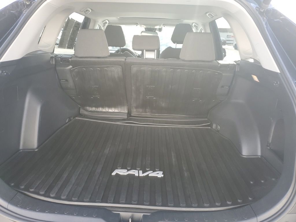 Used 2021 Toyota RAV4 XLE image 28