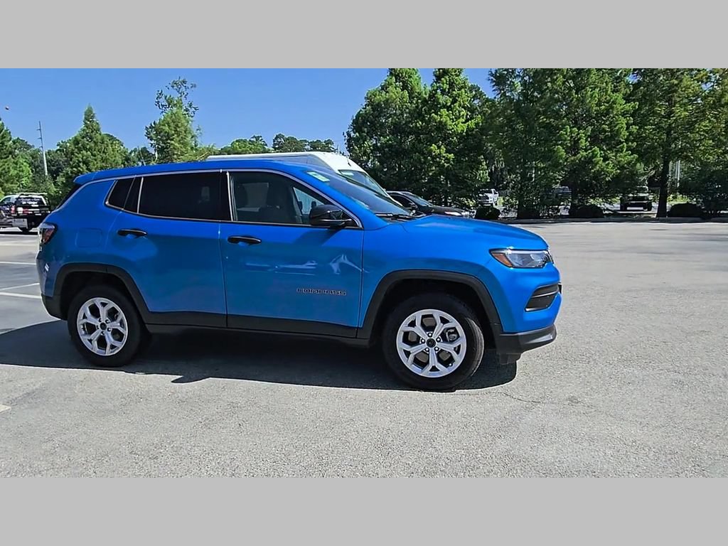 Used 2025 Jeep Compass Sport AWD/4WD image 36