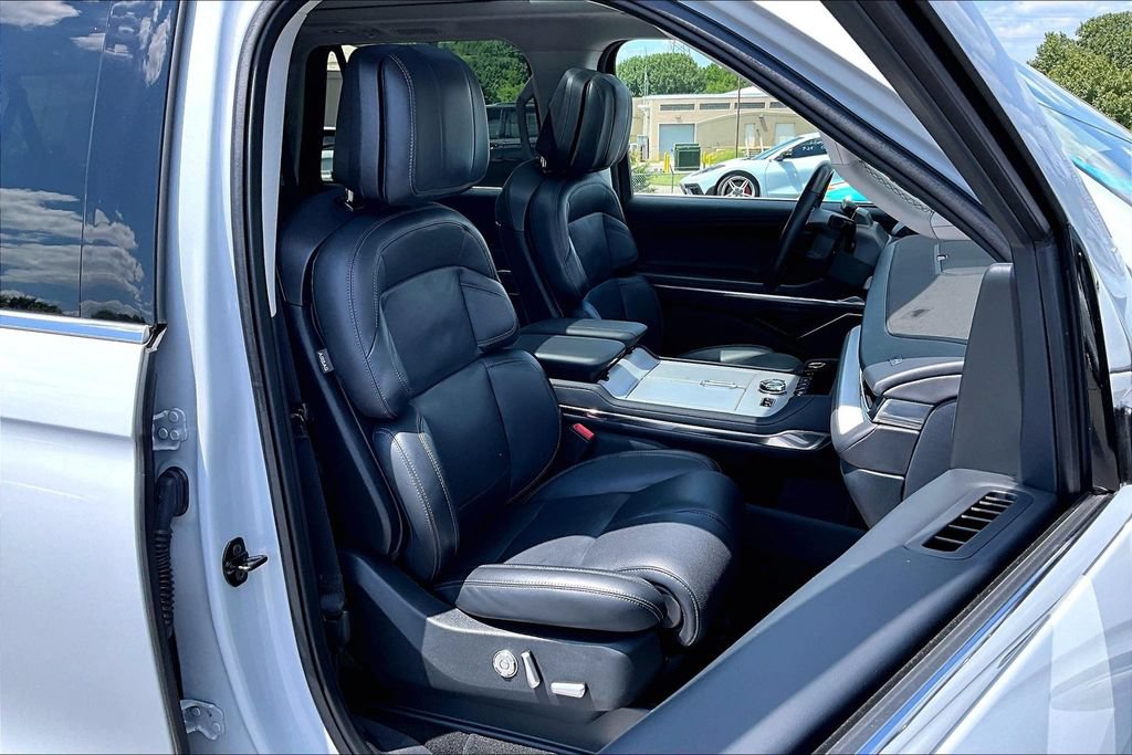 Used 2025 Lincoln Navigator L Reserve AWD/4WD image 31