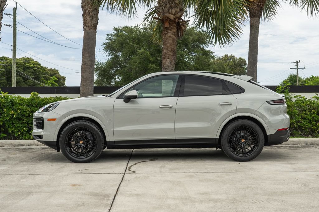 Used 2025 Porsche Cayenne Coupe AWD/4WD image 3