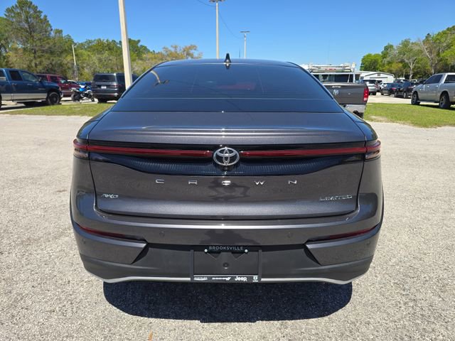 Used 2023 Toyota Crown Limited image 5