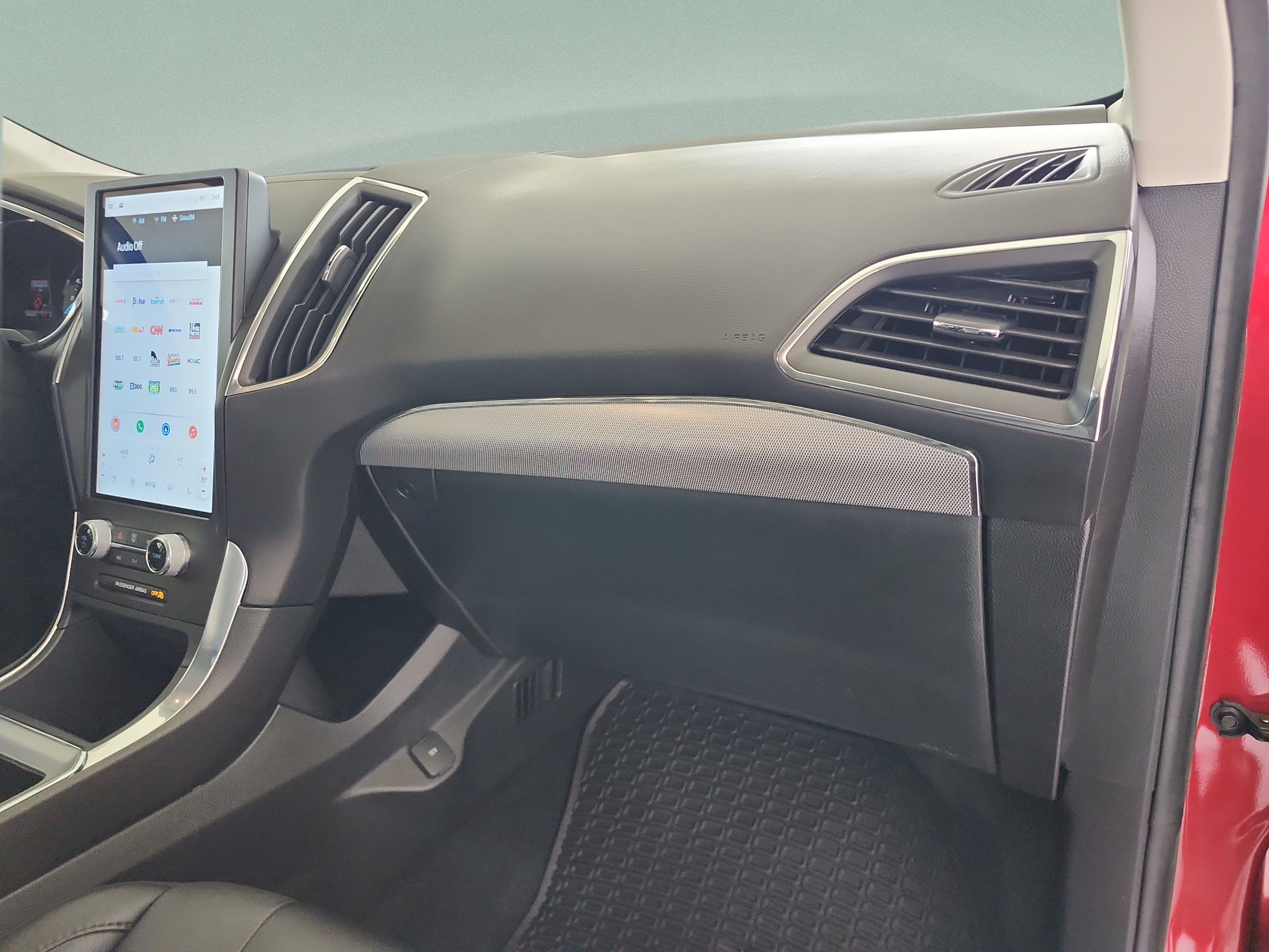 Used 2021 Ford Edge Titanium FWD image 21
