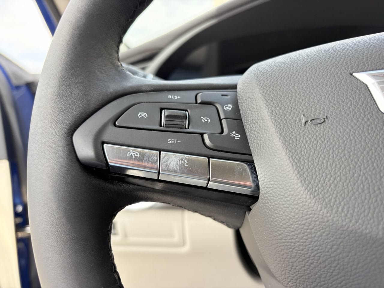Certified 2022 Cadillac XT4 Premium Luxury FWD image 22