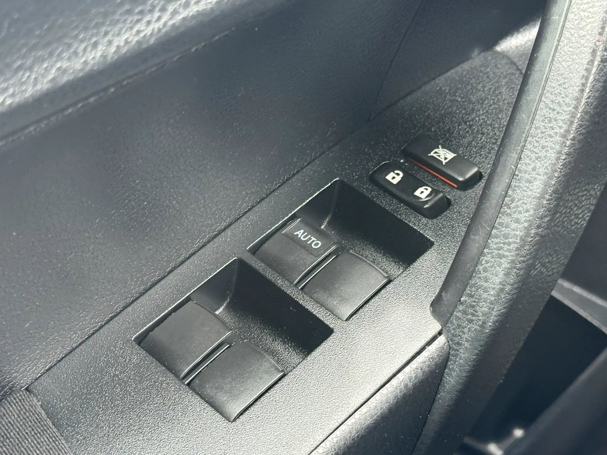 Used 2014 Toyota Corolla L FWD image 32