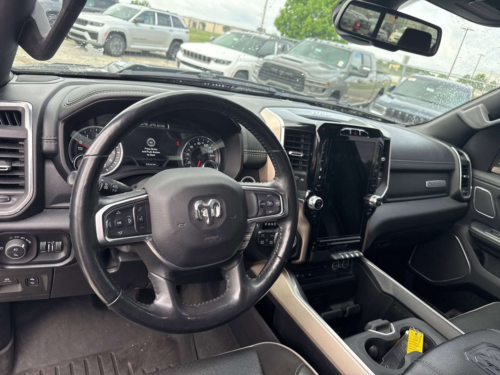 Used 2019 RAM 1500 Laramie AWD/4WD image 10