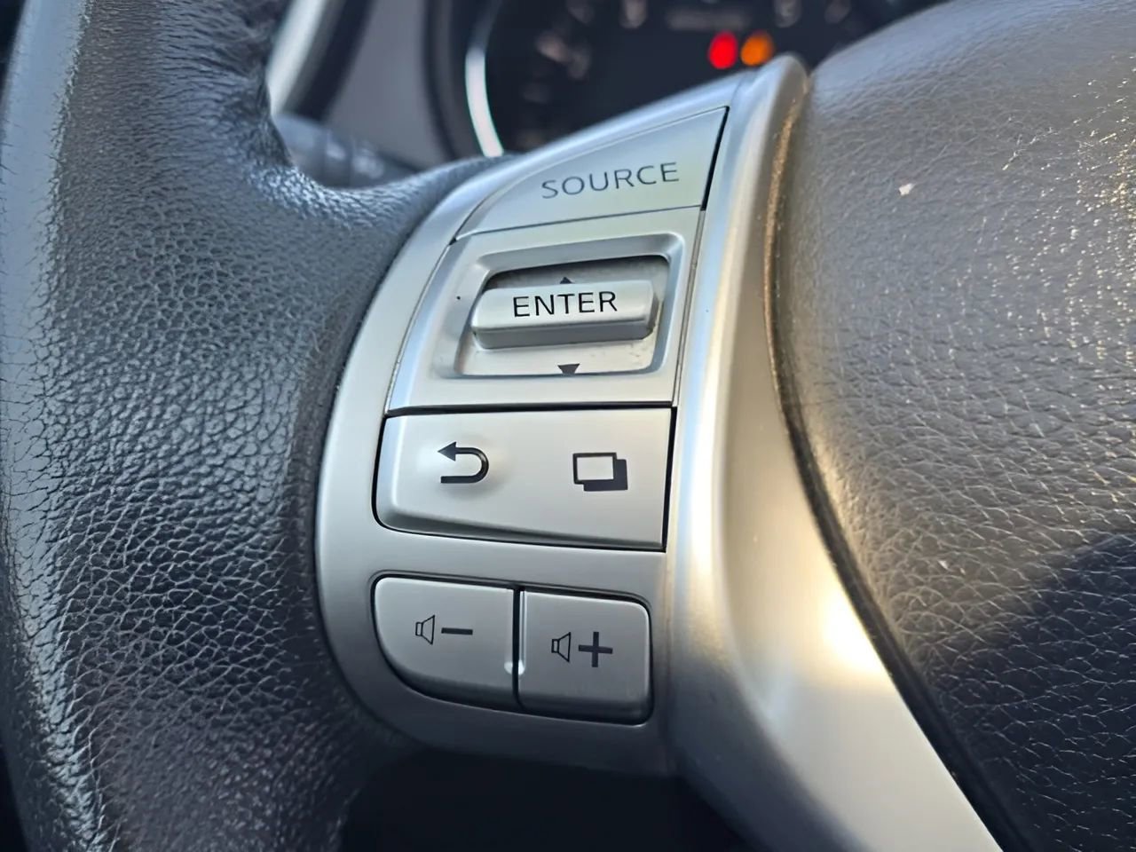 Used 2016 Nissan Rogue SL image 28