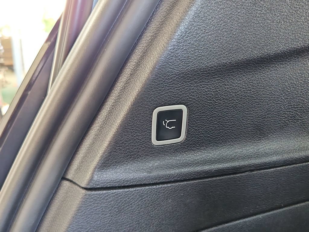 Used 2025 Chrysler Pacifica Select FWD image 32