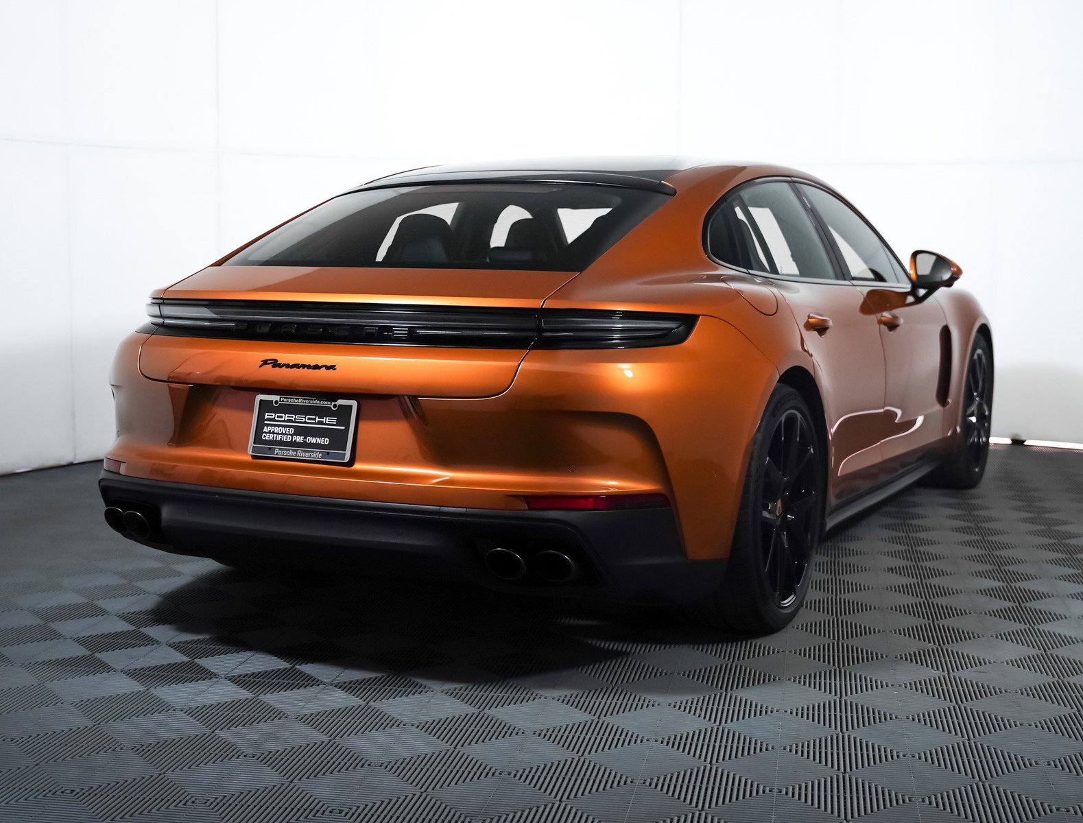 Certified 2025 Porsche Panamera image 10