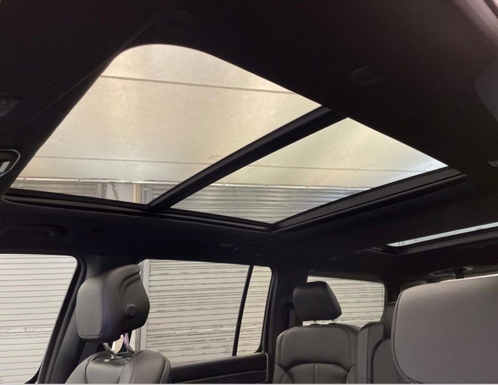 New 2025 Jeep Wagoneer 4WD w/ Premium Group I image 17