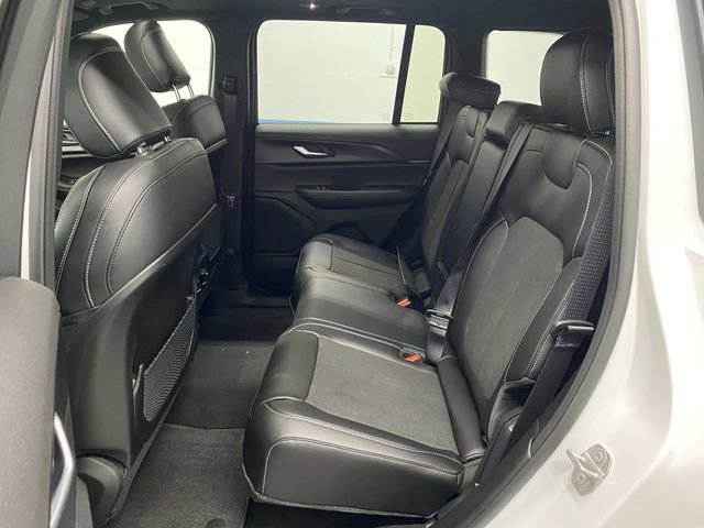 New 2025 Jeep Grand Cherokee Altitude image 32