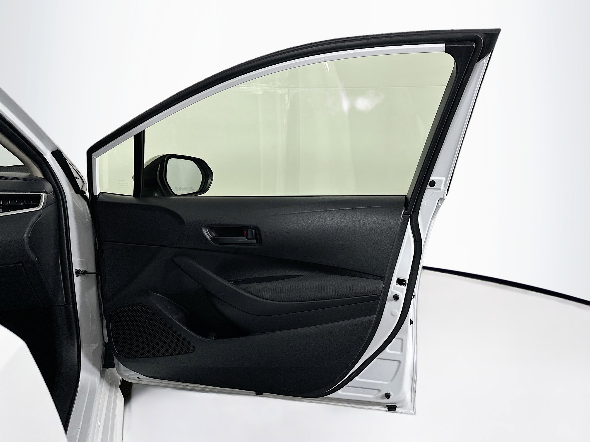 Used 2025 Toyota Corolla LE image 30