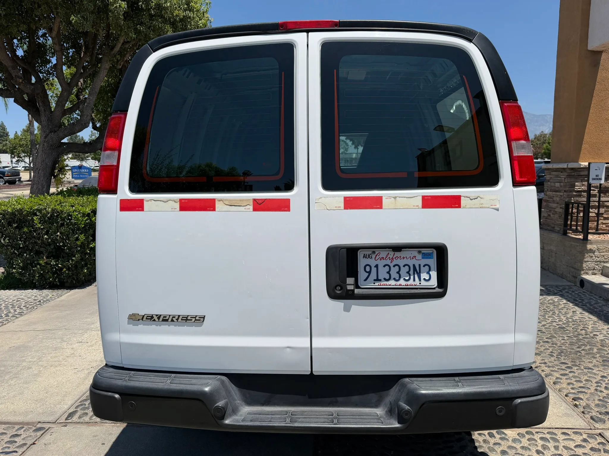 Used 2022 Chevrolet Express 2500 w/ Driver Convenience Package RWD image 6