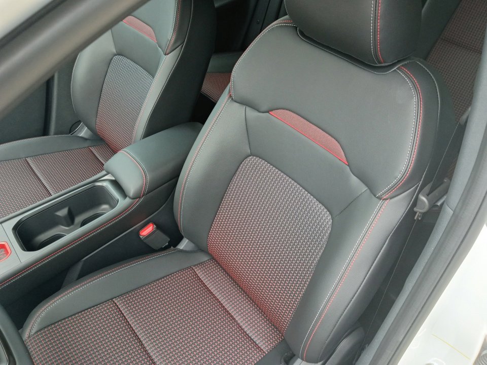 New 2025 Nissan Kicks SR FWD image 9