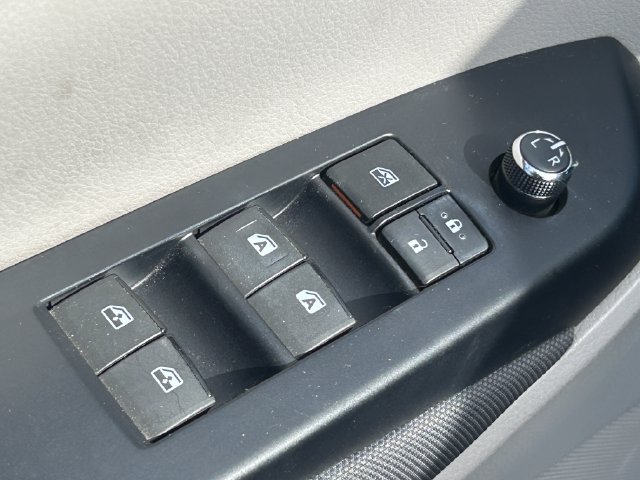 Used 2019 Toyota Highlander LE AWD/4WD image 27