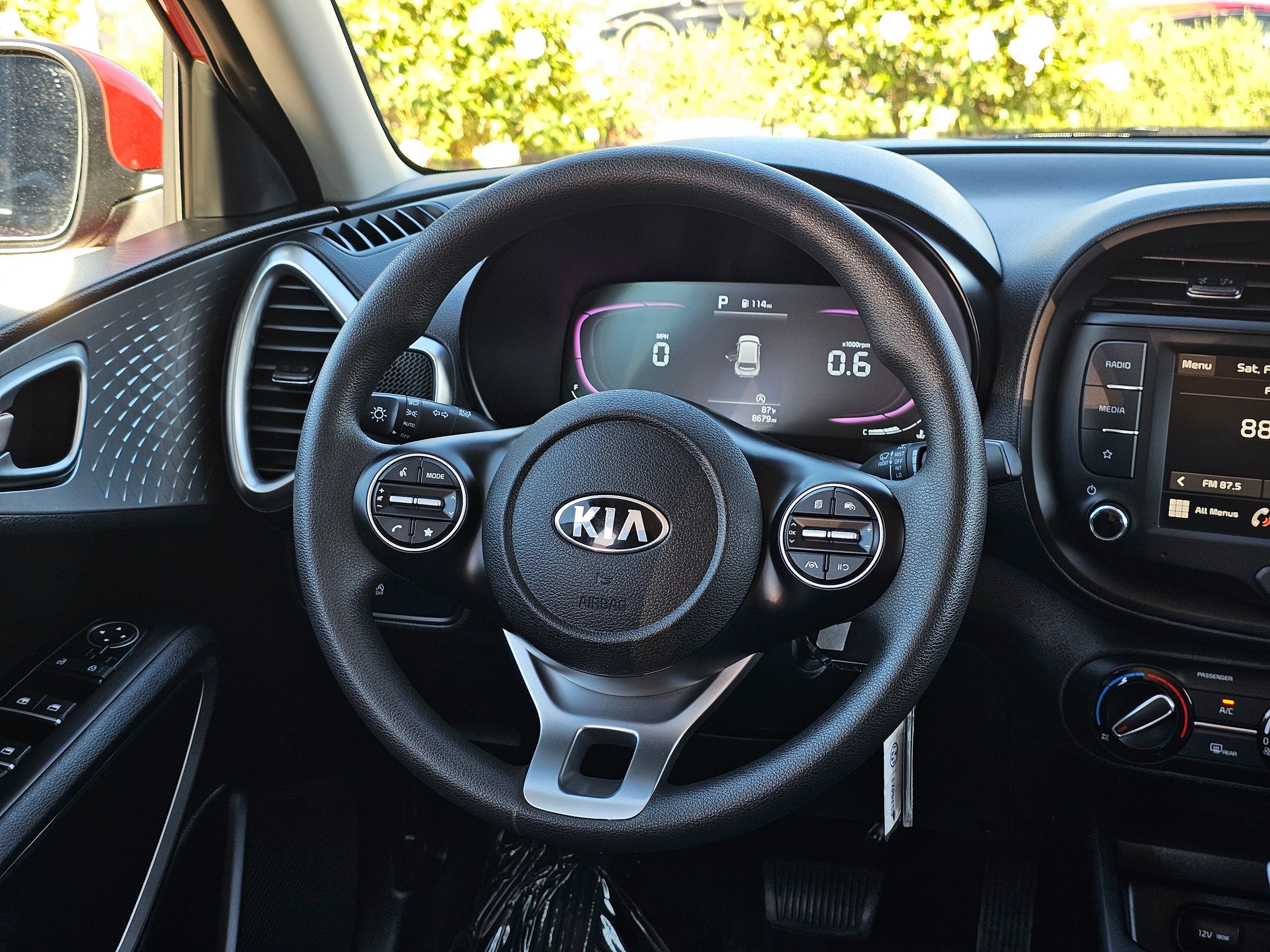 Used 2025 Kia Soul LX w/ LX Technology Package FWD image 22