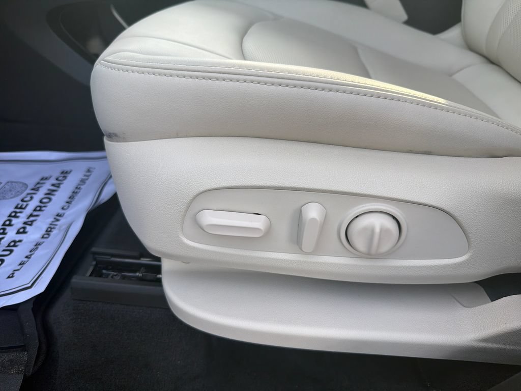 Used 2023 Buick Enclave Essence w/ Experience Buick Package AWD/4WD image 4
