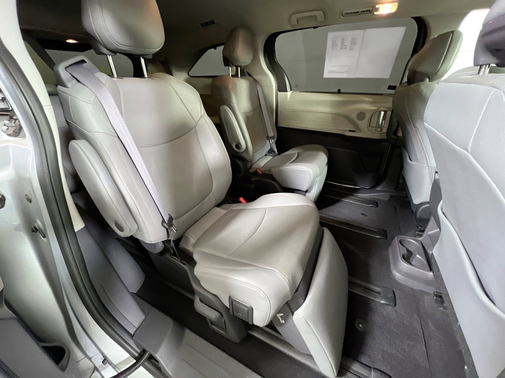 Used 2022 Toyota Sienna Limited AWD/4WD image 29