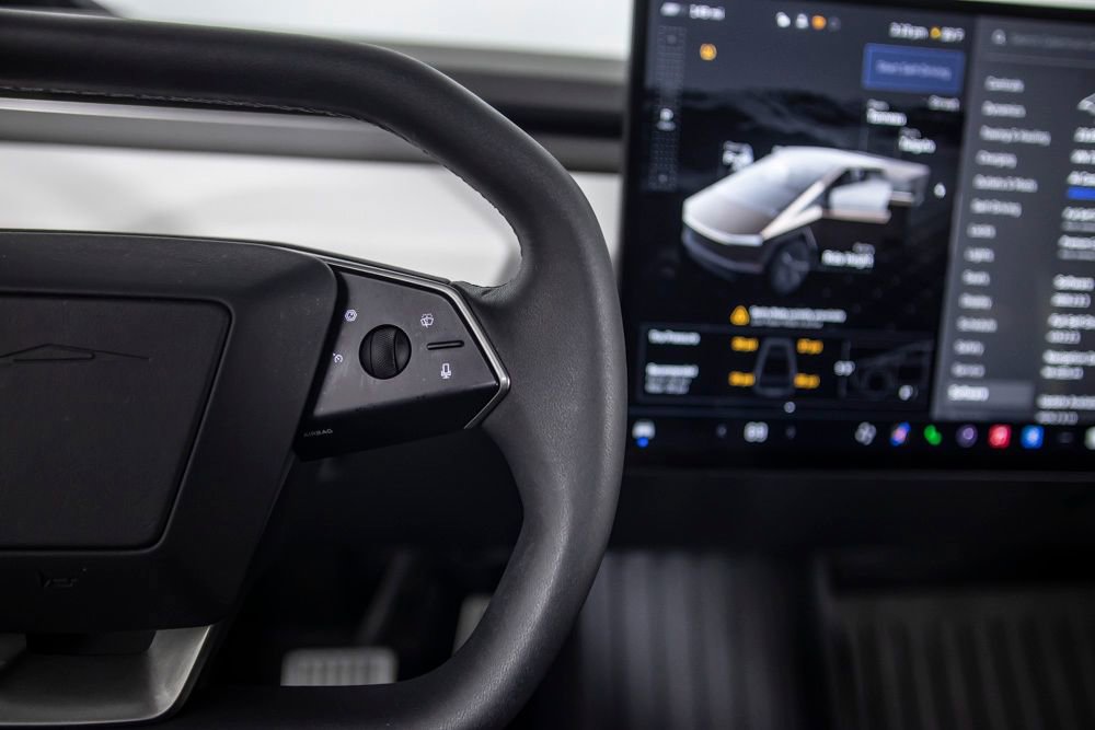 Used 2024 Tesla Cybertruck AWD Crew Cab image 36