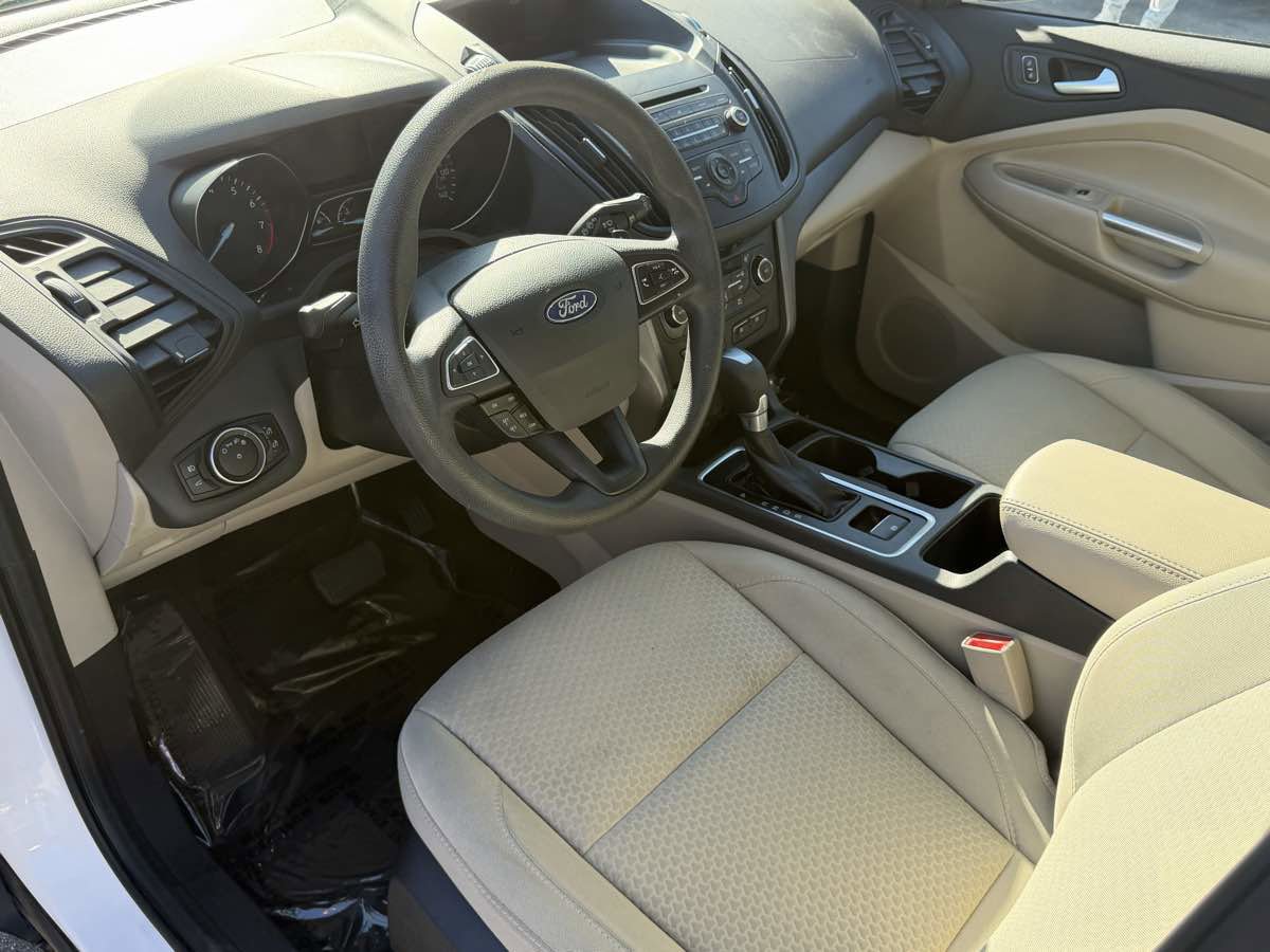 Used 2017 Ford Escape SE image 9