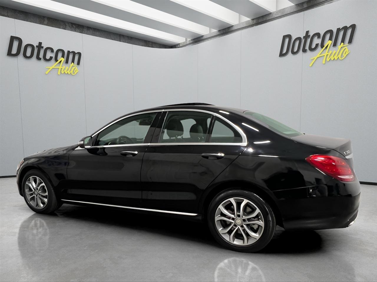 Used 2015 Mercedes-Benz C 300 4MATIC Sedan image 5