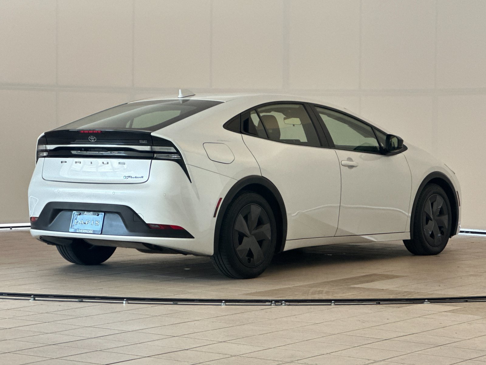 Used 2023 Toyota Prius Prime FWD image 6