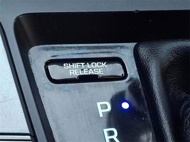 Used 2017 Hyundai Elantra SE image 24