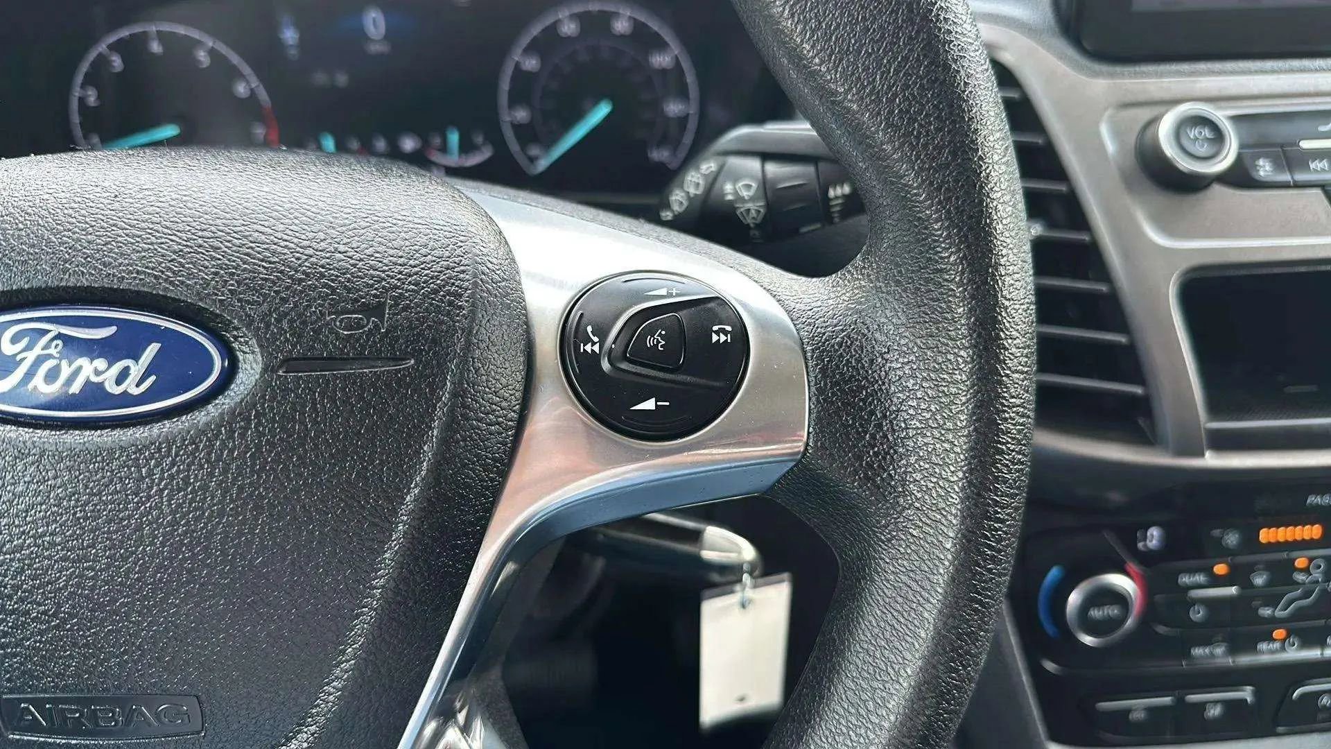 Used 2020 Ford Transit Connect XLT image 32