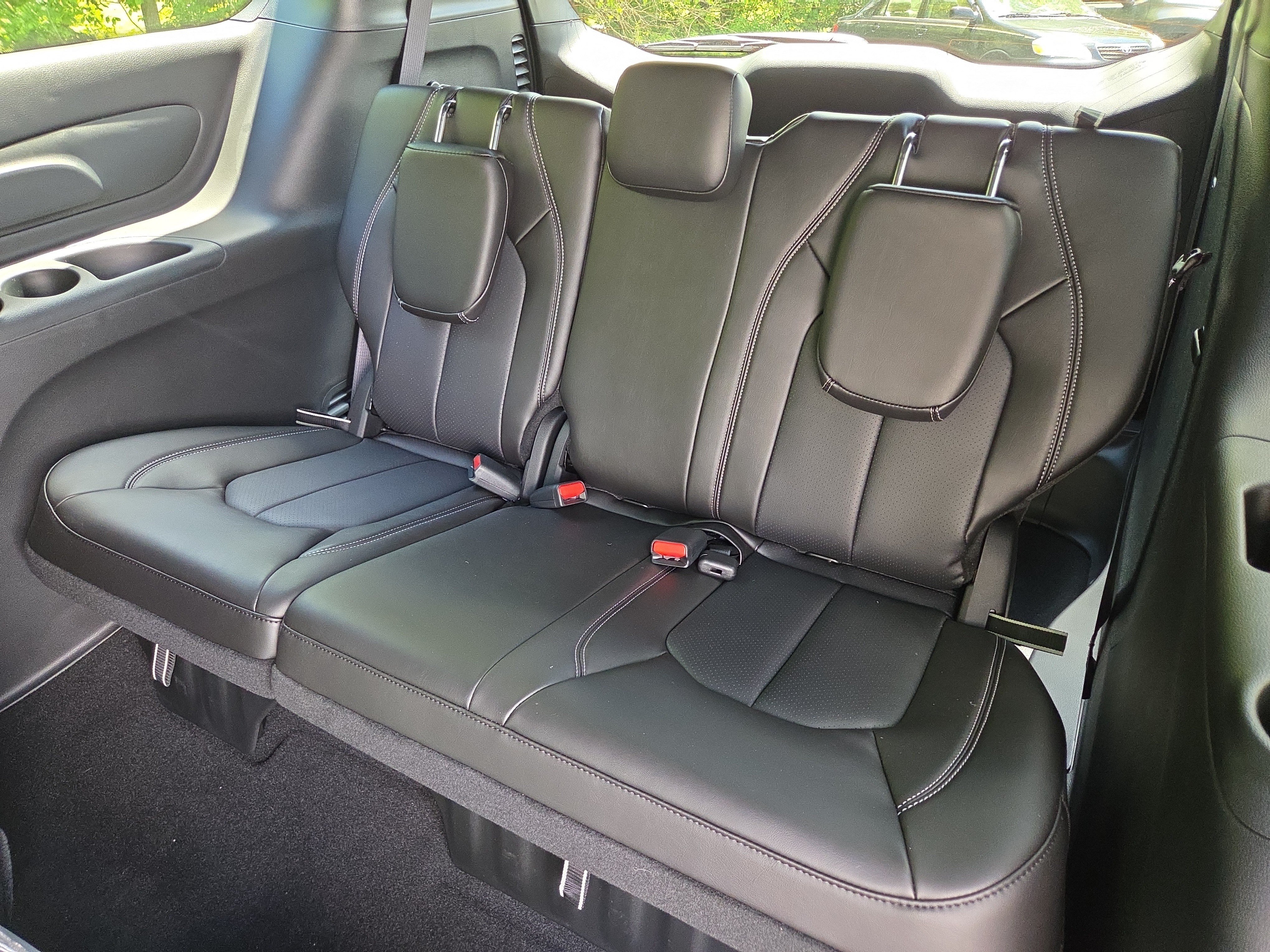 New 2027 Chrysler Pacifica Select FWD image 9