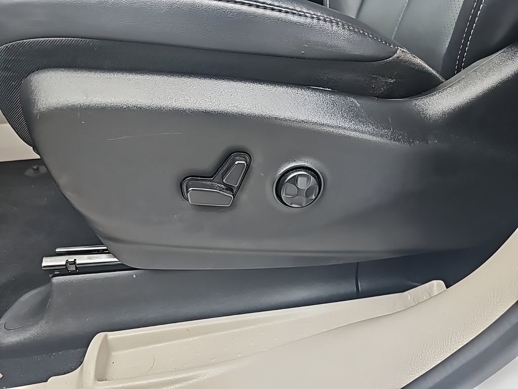 Used 2024 Chrysler Pacifica Touring-L FWD image 14