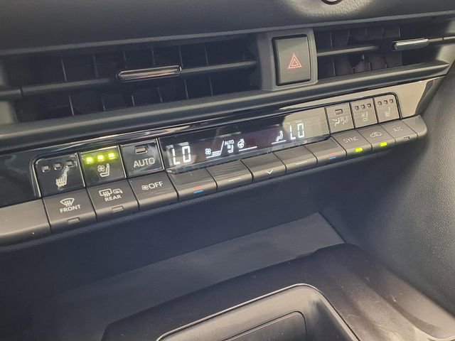 Used 2025 Toyota Crown Platinum AWD/4WD image 12