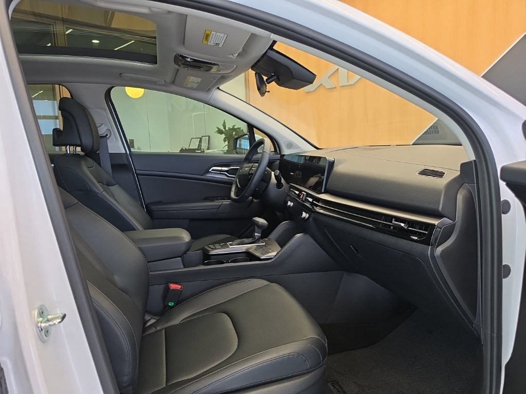 Certified 2026 Kia Sportage EX w/ EX Panorama Roof Package AWD/4WD image 51