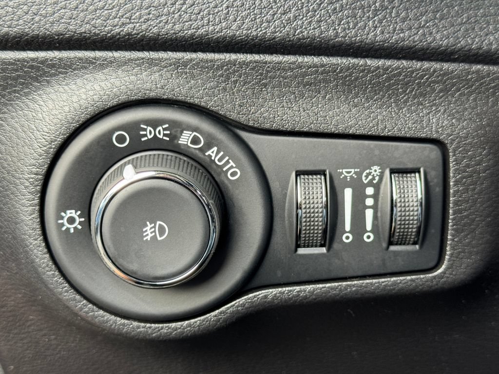 Used 2020 Jeep Compass Latitude AWD/4WD image 17