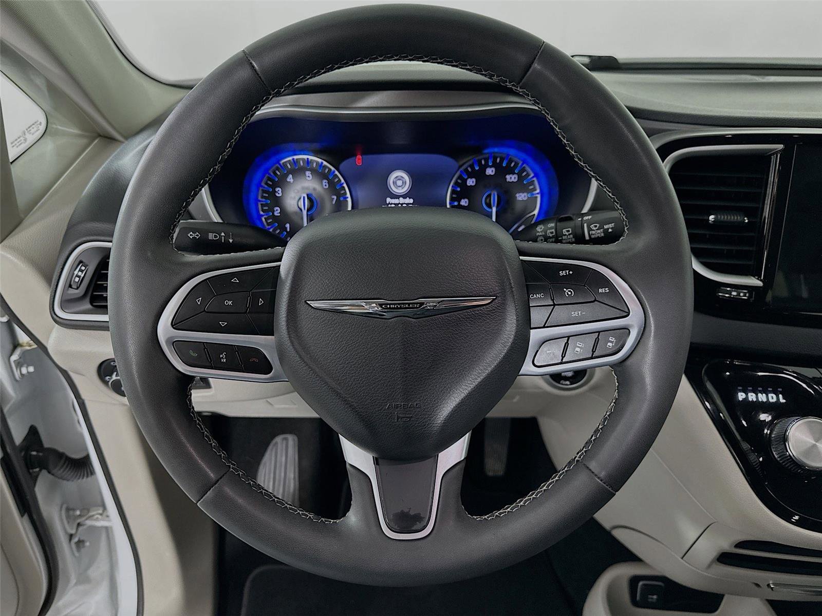 Used 2023 Chrysler Pacifica Touring-L image 18