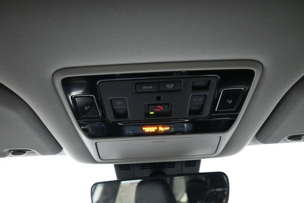 Certified 2025 Toyota Grand Highlander FWD image 17