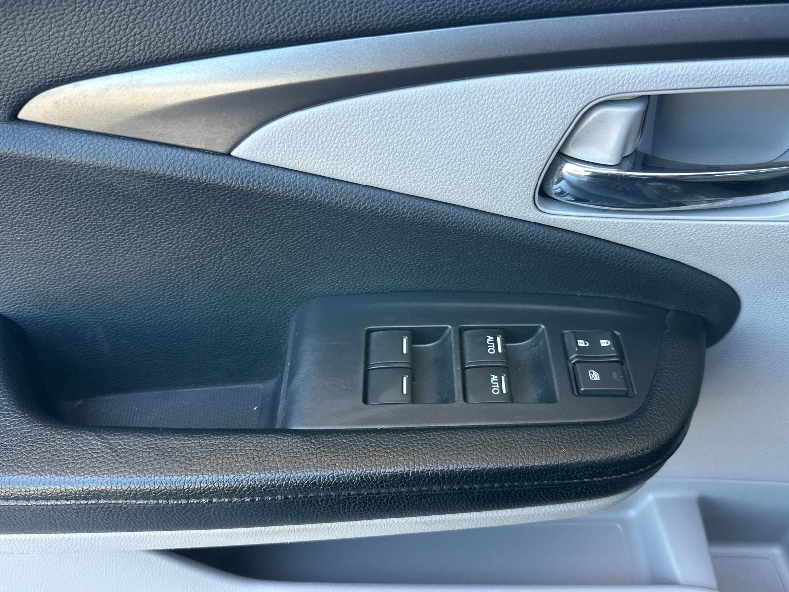Used 2017 Honda Pilot EX-L image 11