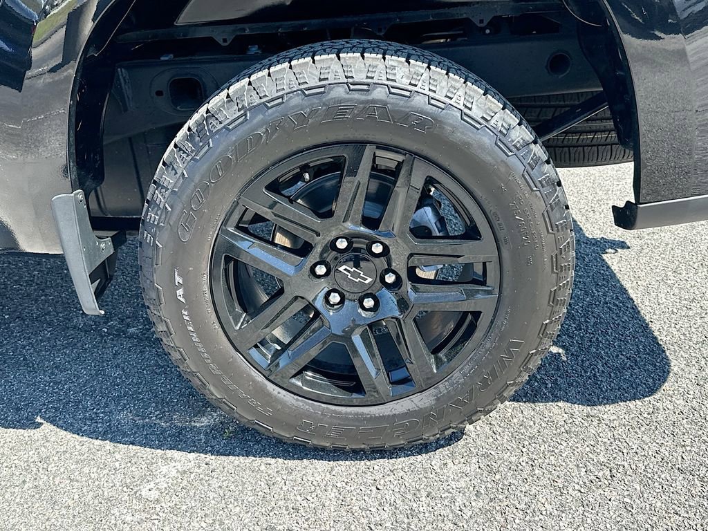 Used 2025 Chevrolet Silverado 1500 Custom w/ Turbomax Blackout Package image 24