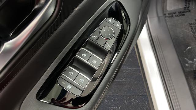 Used 2025 Nissan Murano SV AWD/4WD image 21