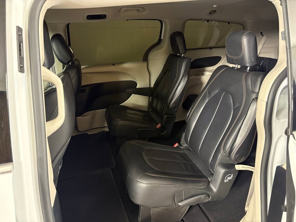 Used 2019 Chrysler Pacifica Touring-L image 34