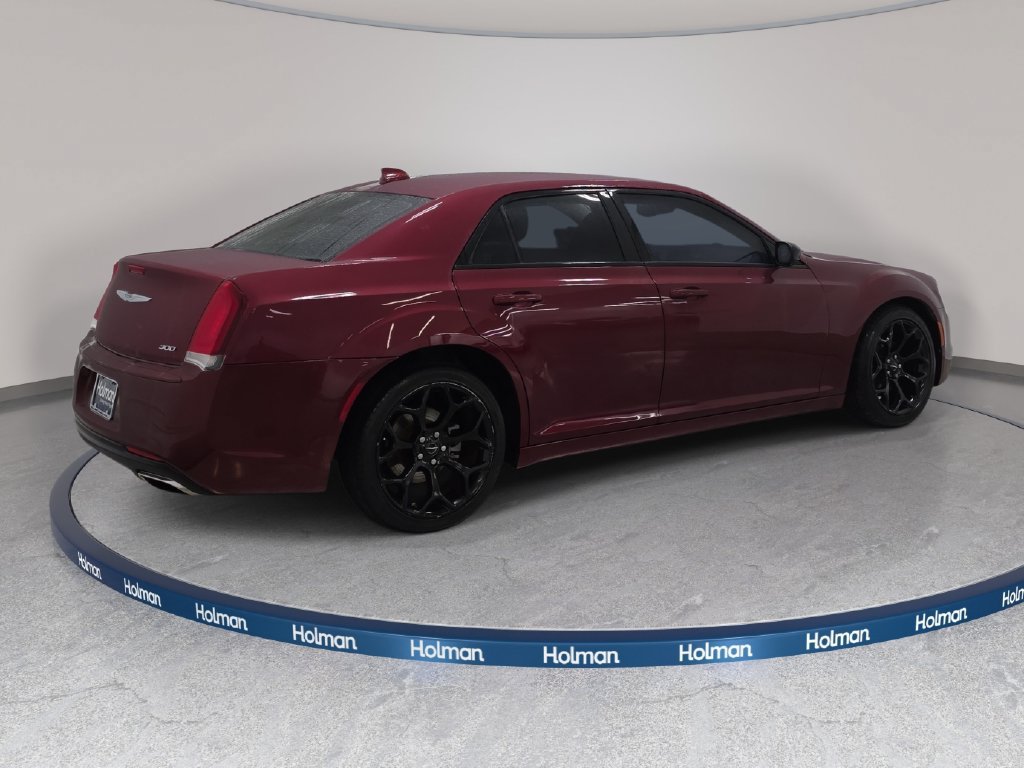 Used 2018 Chrysler 300 Touring w/ Sport Appearance Package RWD image 6