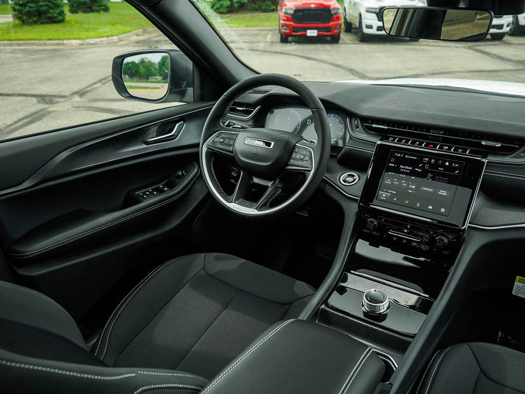 New 2025 Jeep Grand Cherokee Laredo X w/ Luxury Tech Group I image 14