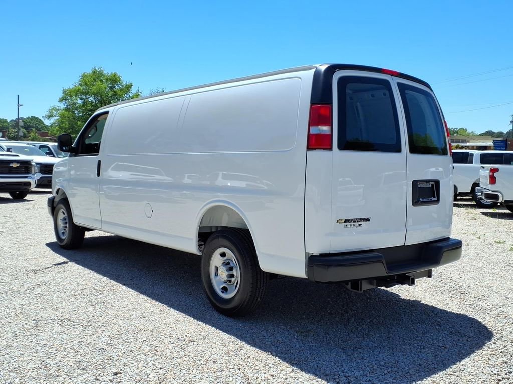 New 2026 Chevrolet Express 2500 Extended RWD image 5