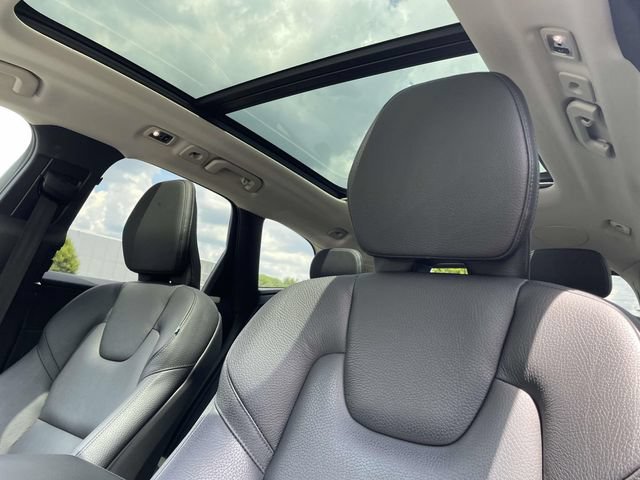 Used 2019 Volvo XC60 T6 Momentum w/ Multimedia Package AWD/4WD image 16