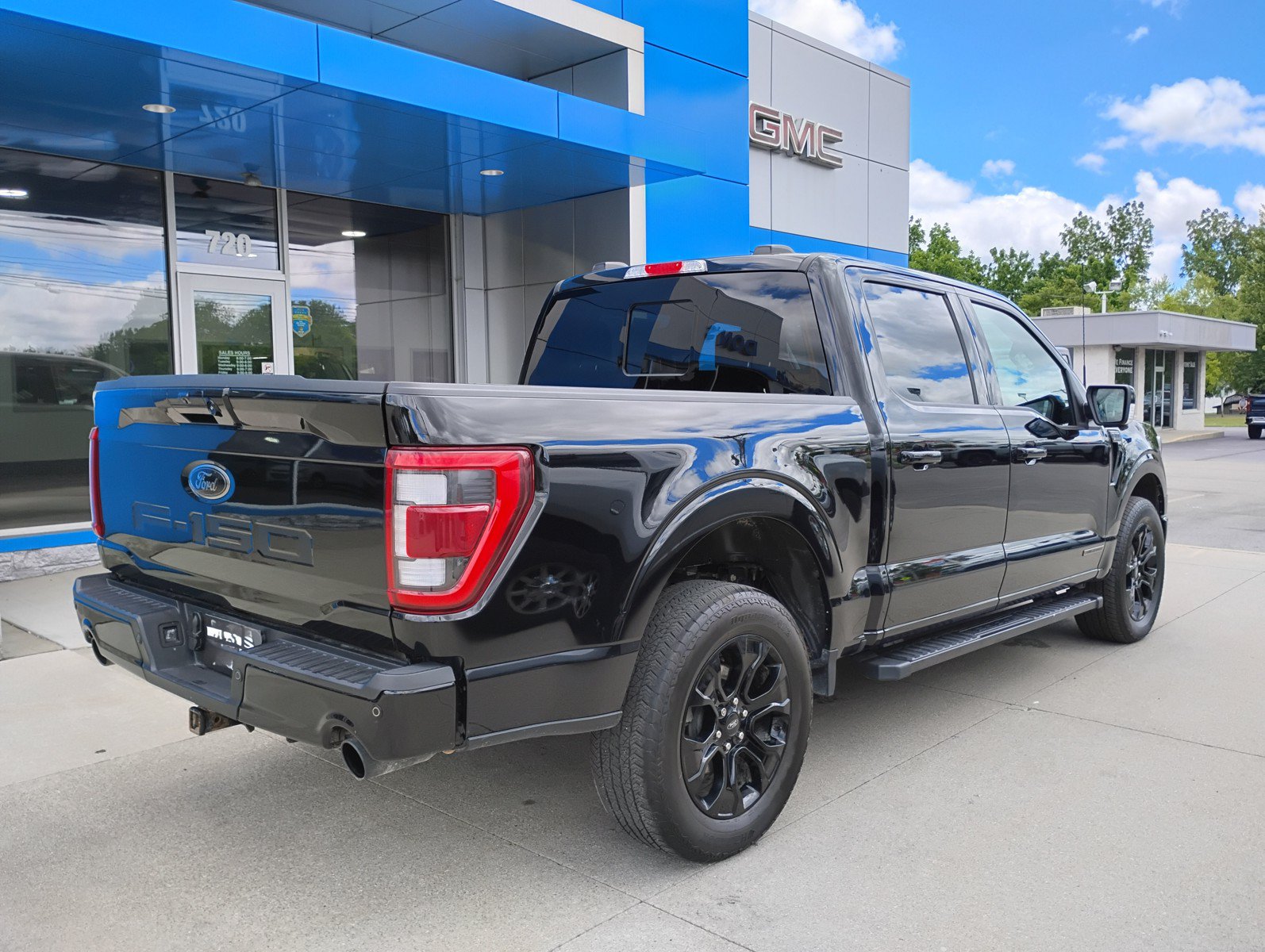 Used 2023 Ford F150 Lariat w/ Equipment Group 502A High AWD/4WD image 5