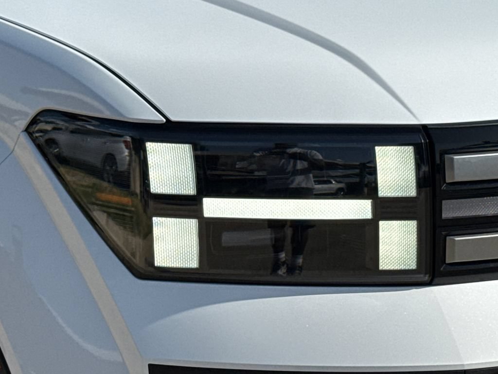 Used 2025 Hyundai Santa Fe SEL FWD image 4